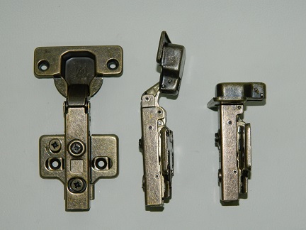 Петля 3D четырехшарнирная 110* накладная с доводчиком бронза (100)