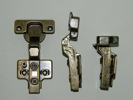 Петля 3D четырехшарнирная 110* полунакладная с доводчиком бронза (100)