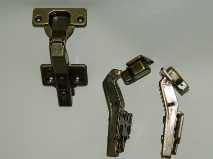 Петля 3D четырехшарнирная 45* с доводчиком бронза (100)