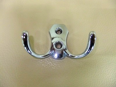 Крючок 2-х рожковый хром (350/70)