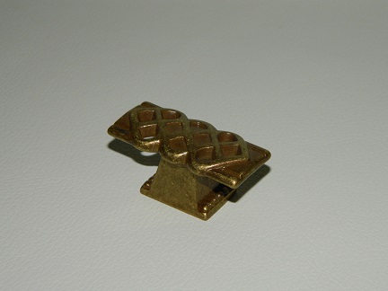 Заглушка L желтая полая пластик л+п