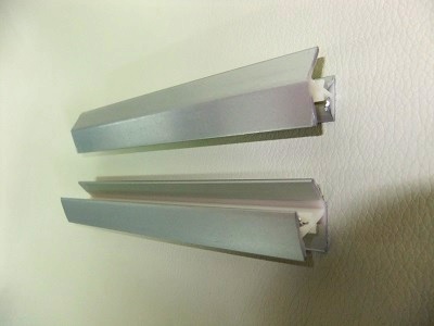 Угол универсальный 135 к цоколю Н-150 (шлифованный алюминий)