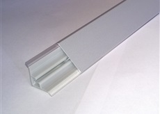 Плинтус алюминиевый кух. 3,05 (48)